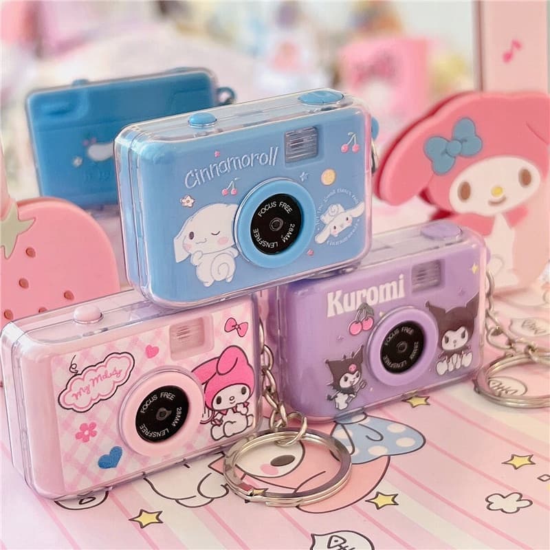 Novo Sanrio Kuromi Cinnamoroll Mymelody Pikachu Creative Luminous Camera Keychain Pingente Brinquedo Infantil