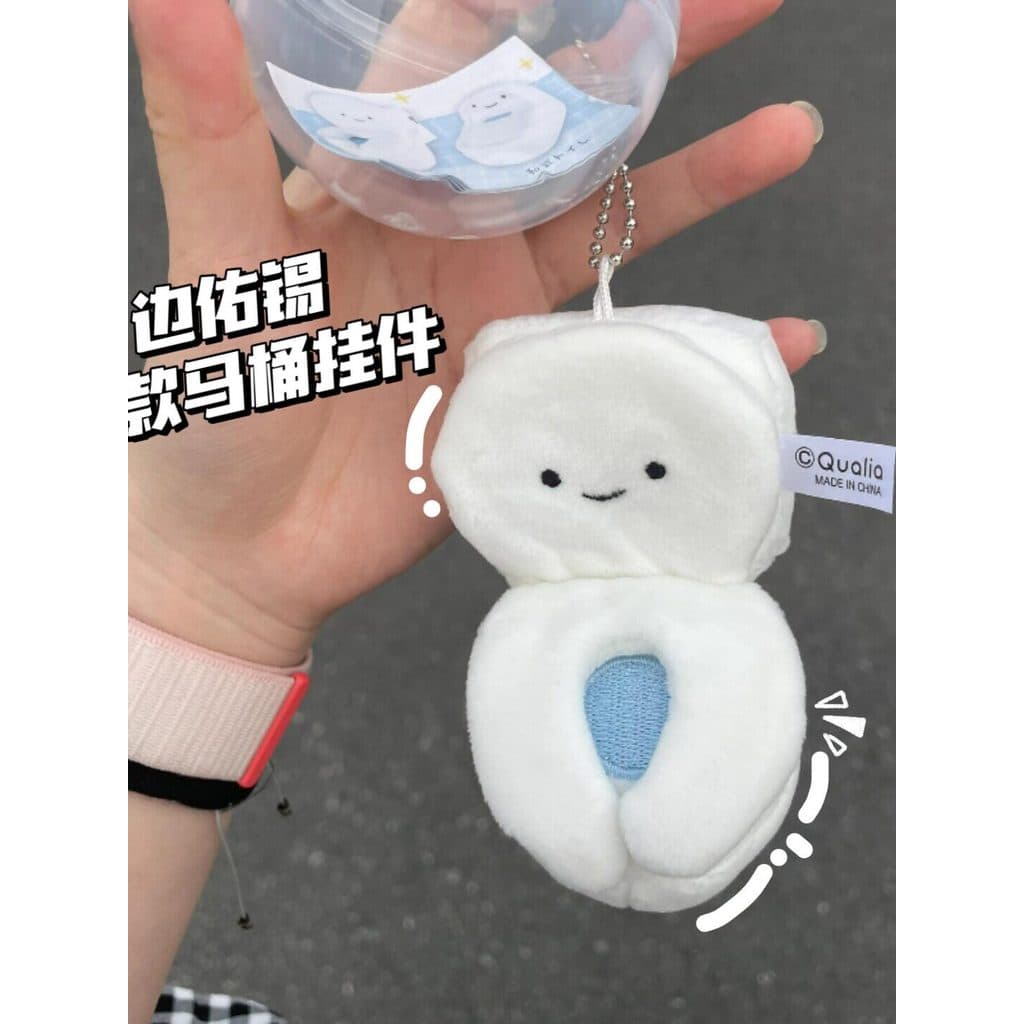 Bianyouxi mesmo estilo pingente de banheiro chaveiro pingente de pelúcia saco criativo pingente pequena boneca criativa