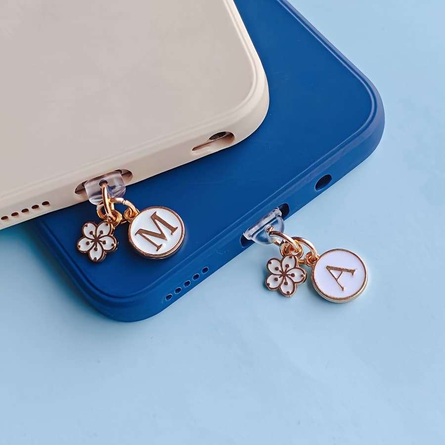 1pc telefone móvel Anti-poeira Plug branco flor de cerejeira inglês carta az pingente decorações do telefone móvel