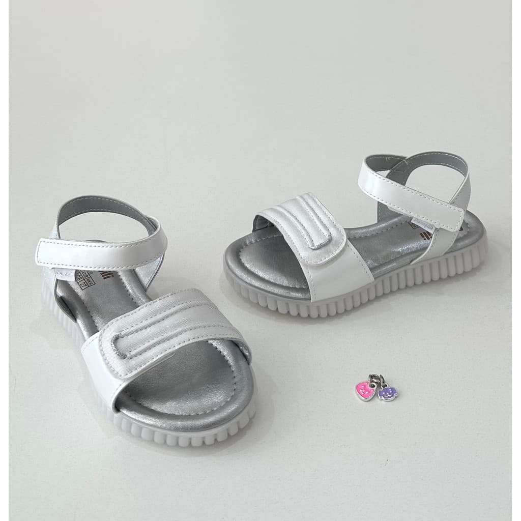 Sandália Infantil Pampili Menina Branca Com Pingente Fashion Conforto Velcro Casual Festa Passeio