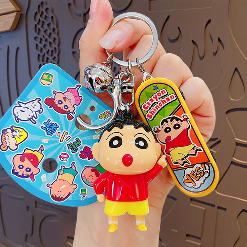 Genuíno dos desenhos animados Crayon Shin-Chan skate Anime boneca carro chaveiro casal bonito mochila pingente chaveiro