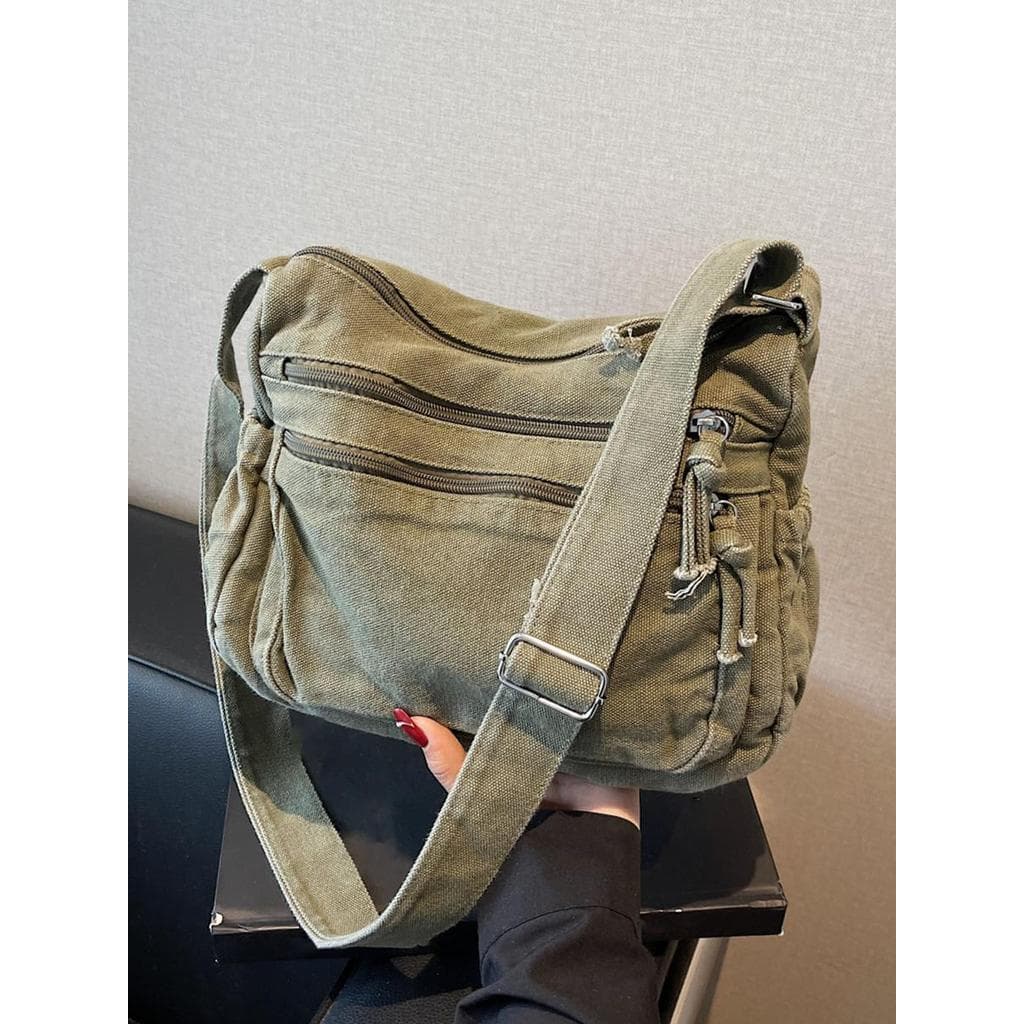 Bolsa mensageiro de ombro em denim retrô com design exclusivo, com múltiplos bolsos com zíper e alça de ombro ajustável,
