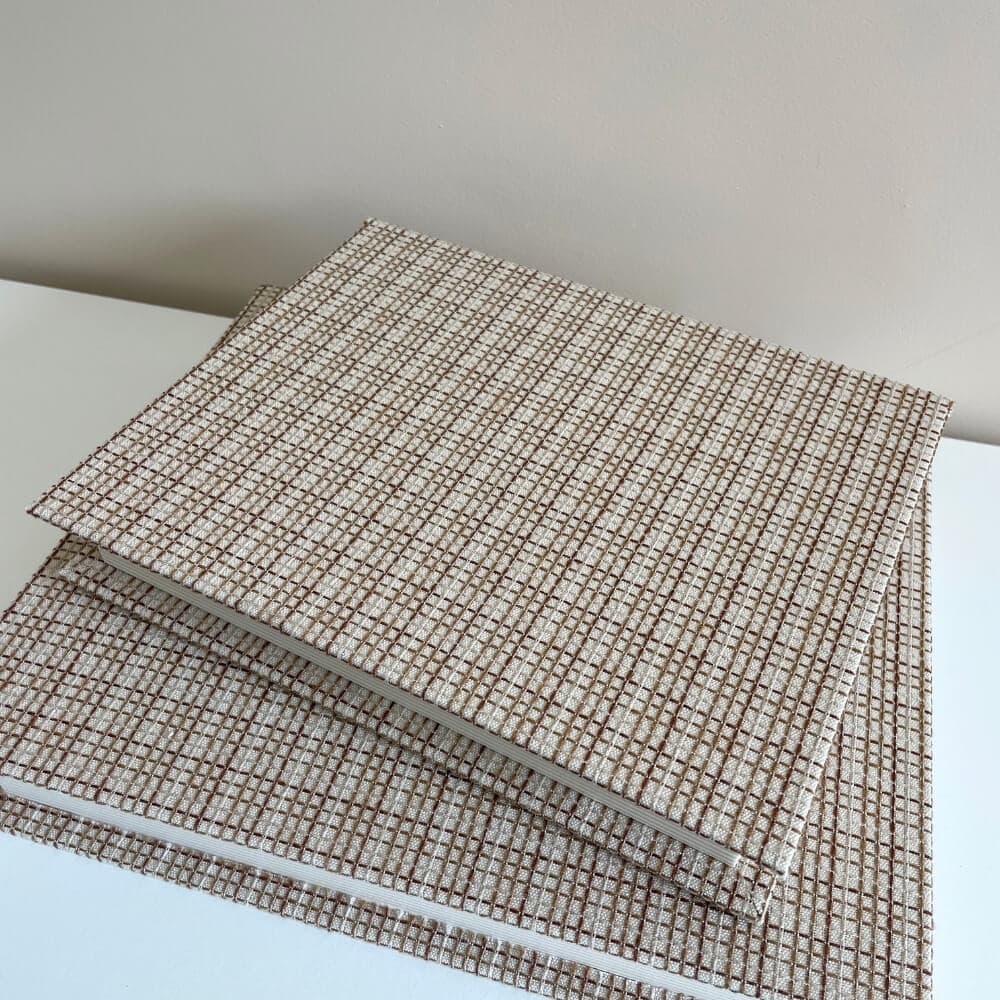 Livro Decorativo de MDF Xadrez Multicolor - Médio