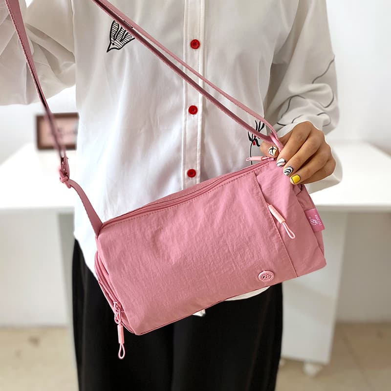 Moda All-Match travesseiro saco mensageiro bolsa de ombro 2026 novo estilo grande capacidade saco de pano senhoras mochi