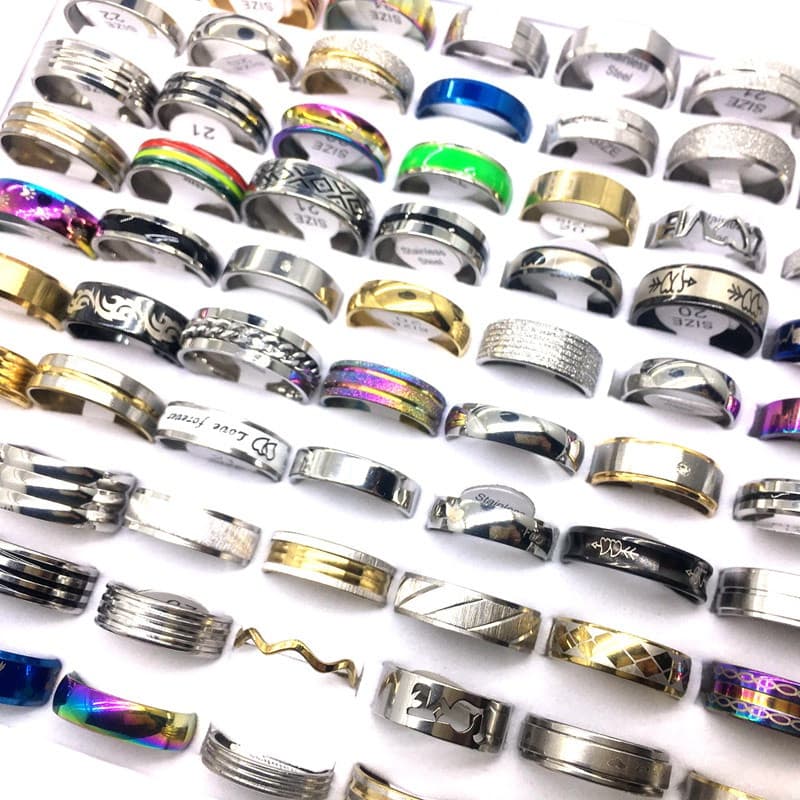 Atacado 50pcs Anéis De Aço Inoxidável Para Homens Jóias De Moda Festa Feminina Presentes Mix Styles Faixas De Casamento