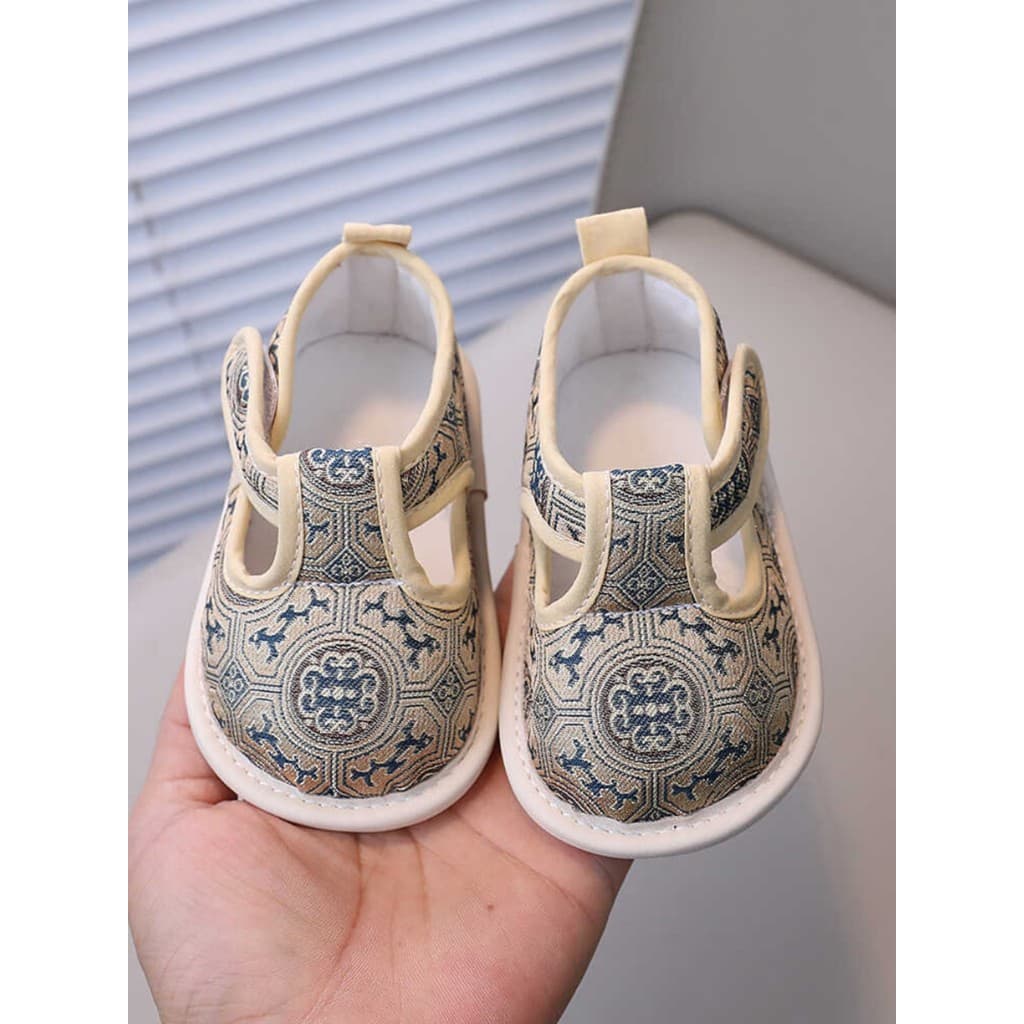 Novo estilo bebê criança 1-2 anos de idade sandálias da criança sapatos de sola macia sapatos de pano do bebê antiderrap
