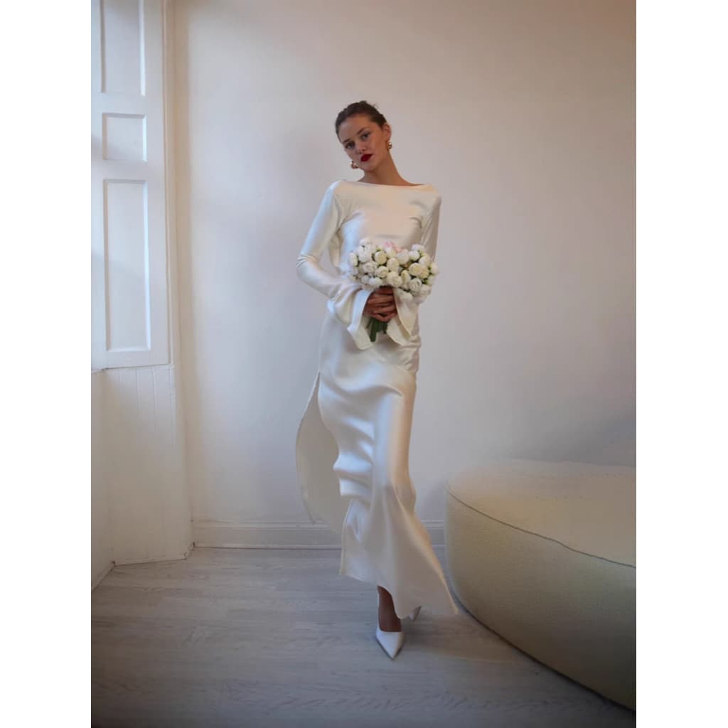 Novo Vestido Longo Elegante e Gracioso de Cor Sólida Sem Costura de Cetim com Fenda Alta e Manga Longa 2EGV