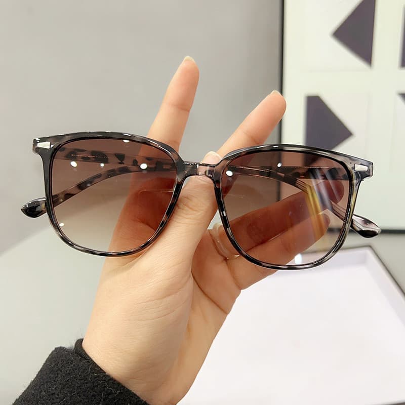 Óculos de sol masculino 2025 na moda novo estilo óculos de sol feminino verão beira-mar rosto pequeno Anti-ultravioleta