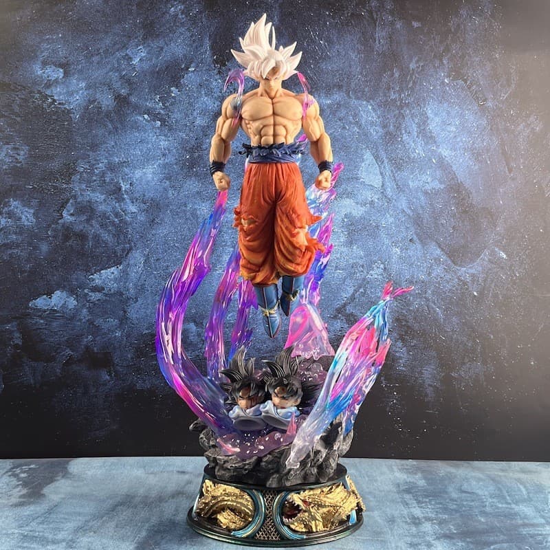 Série Dragon Ball: Ultra Instinto de Goku - Escultura de Três Cabeças com Base Iluminada - Figura de Anime
