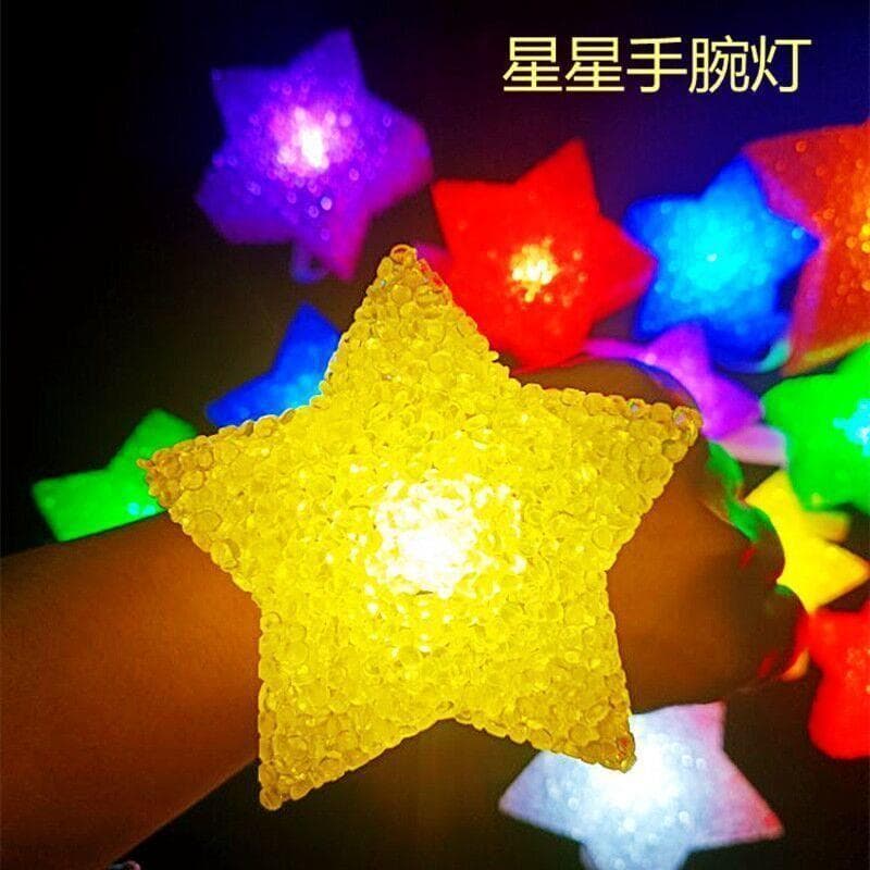 Mão de palco com luzes de estrela luminosas estrelas de cinco pontas crianças sexto Festival desempenho coro dança desem