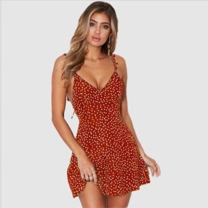 Vestido feminino de verão exclusivo com costas de bolinhas e amarração.