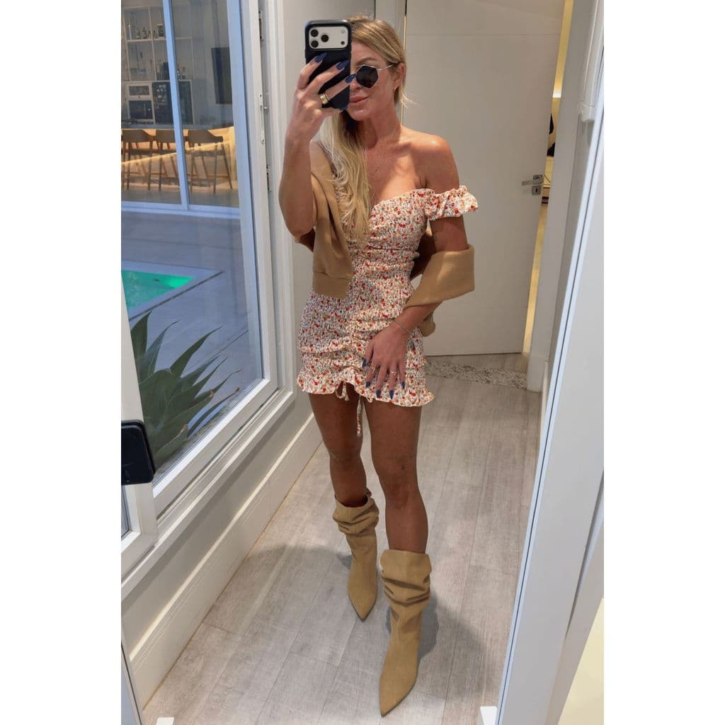 Vestido cereja off white com estampa de  flores