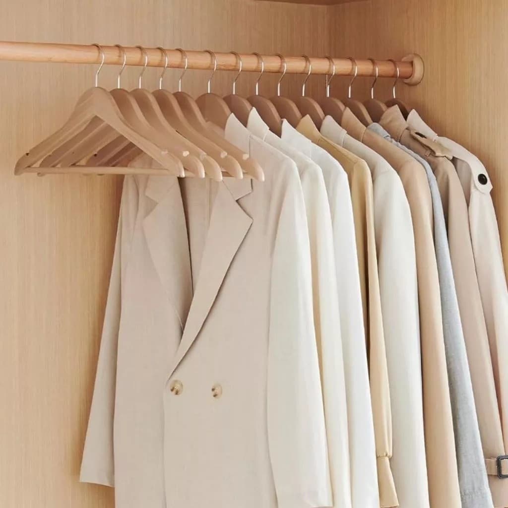 Cabides de Madeira Envernizados Kit 3 Peças Organizador Closet Antideslizante Blusas Camisas Calças