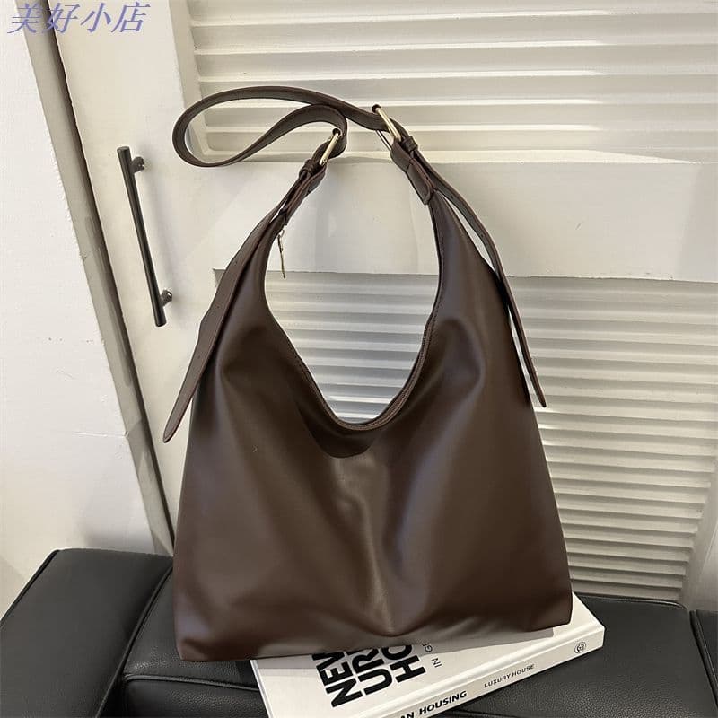 Couro macio grande capacidade saco feminino 2023 novo estilo versão coreana moda All-Match um ombro axilas saco Commuter