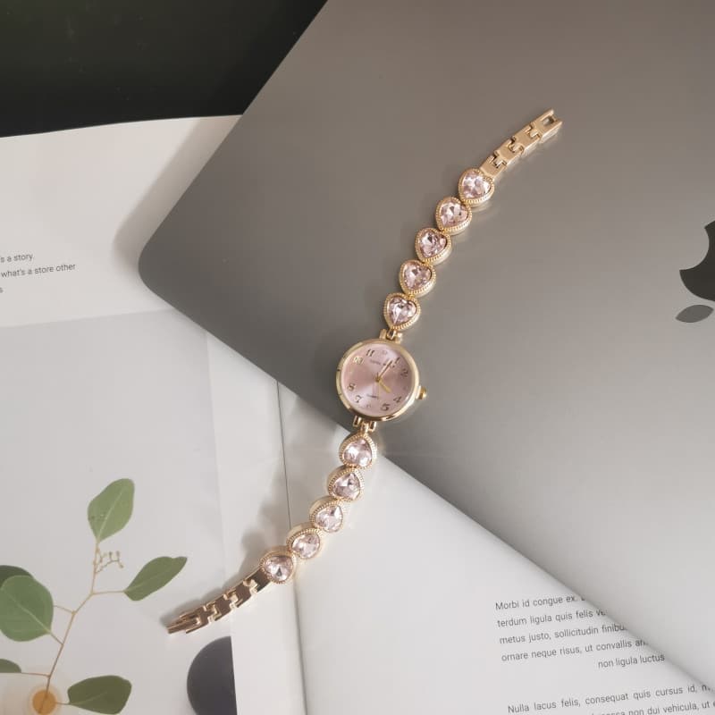 Relógio Feminino de Quartzo com Beleza Clássica: Forma de Coração Adornada com Strass ⌚💖