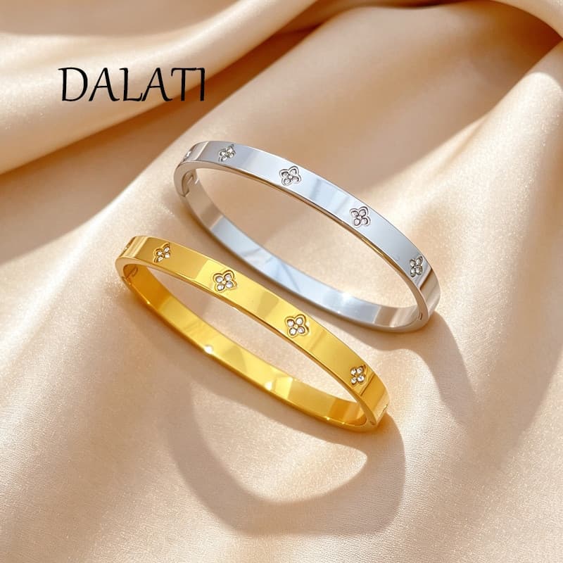 DALATI [Aço titânio de corpo inteiro] Trevo estilo minimalista cheio de diamante pulseira de aço titânio moda retrô puls