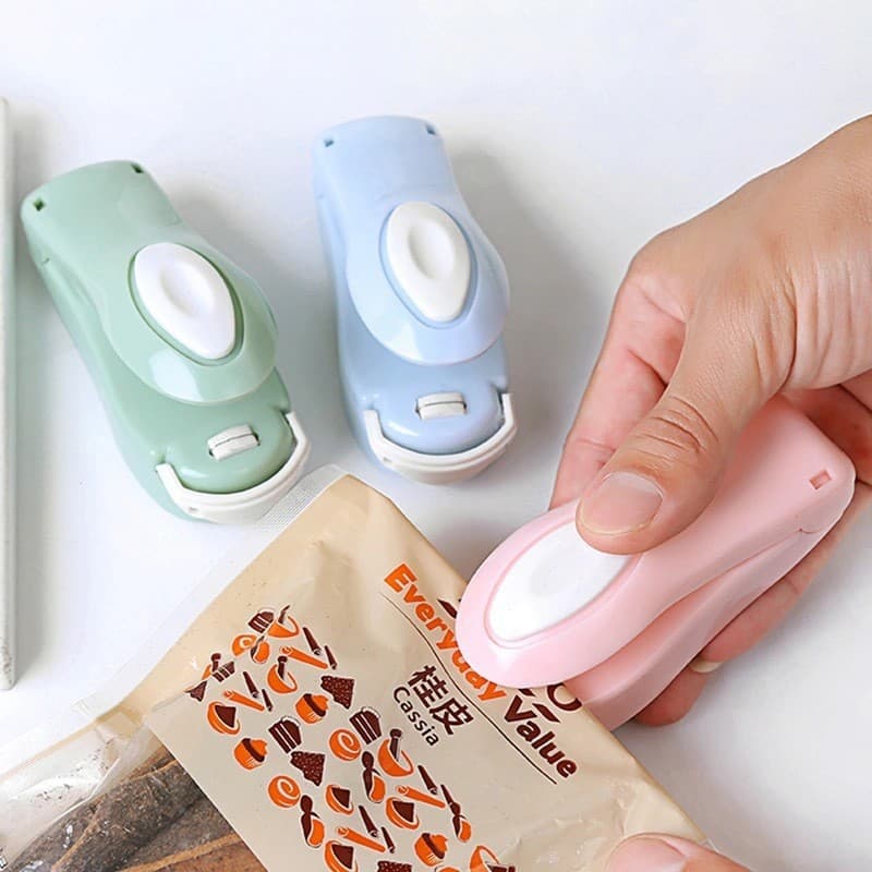 Doce cor portátil Mini máquina de selagem lanche saco plástico máquina selagem doméstica pequena pressão mão máquina sel