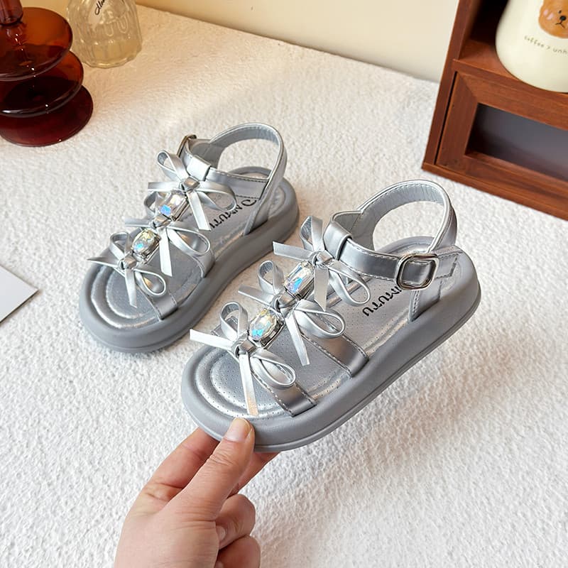 Meninas sandálias 2025 verão novo estilo crianças sapatos de cristal arco desempenho sapatos praia bebê princesa sapatos