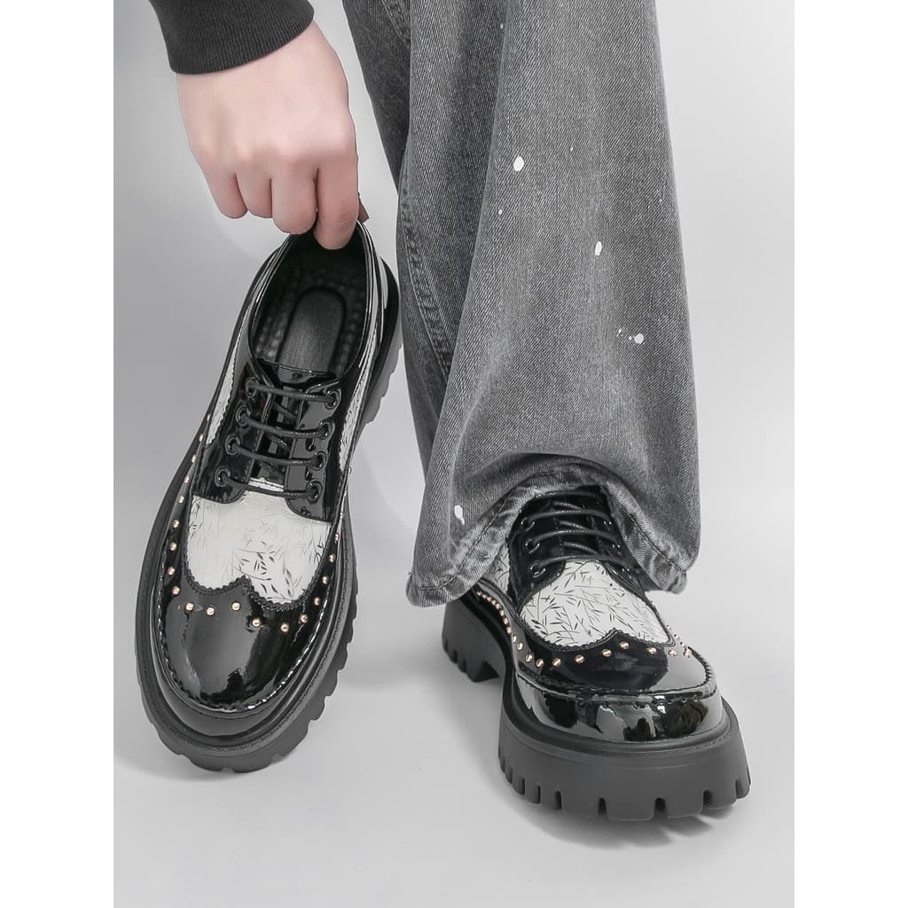2026 novo estilo primavera Brock na moda rebites esculpidos Retro respirável All-Match sola grossa aumentando Casual est