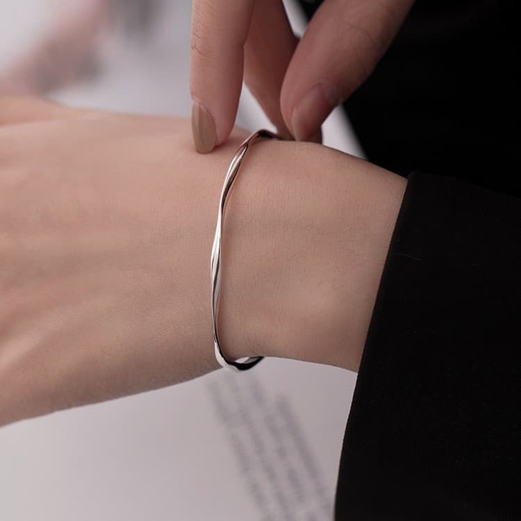 Pulseira Torcida Simples em Prata Esterlina S925, Joia de Moda para Presente, Adequada para Estudantes e Mulheres THH1 N