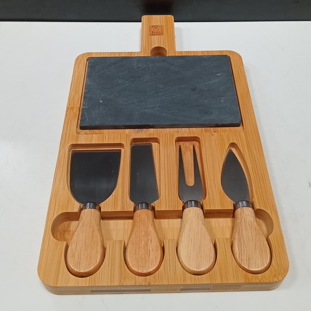 Jogo 4 Peças para Queijo Home&Co com Tabua de Corte em Ardosia Bambu Natural