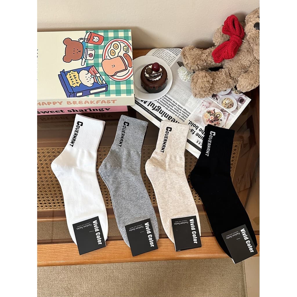 Meias masculinas meias de tubo médio estilo coreano All-Match absorvente de suor na moda única carta rosqueada meias de