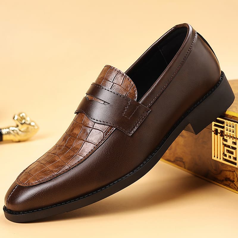 2025 sapatos de couro masculino novo estilo negócios Formal sapatos casuais masculino britânico versão coreana apontou T