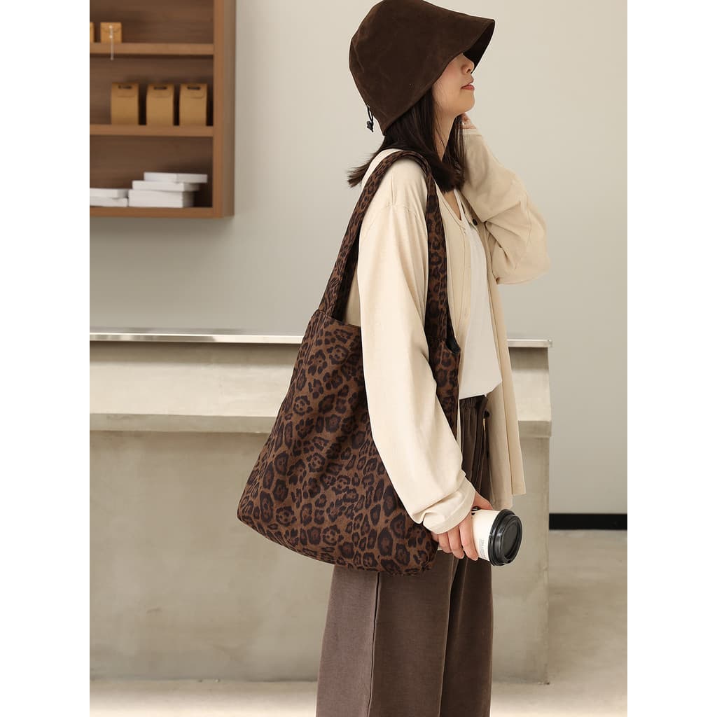 Versão coreana Casual flanela leopardo impressão sacola feminina leve lona ombro axila saco preguiçoso Commuter portátil