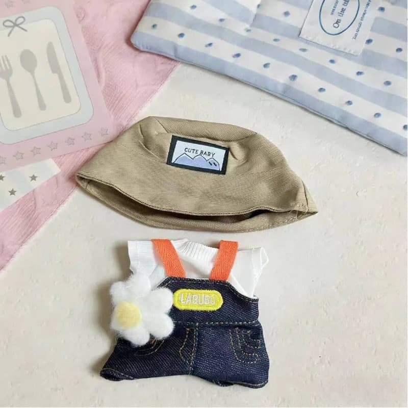 A roupa recém-atualizada de 17 cm é adequada para bonecos Labubu de primeira, segunda e terceira geração, feita de vinil