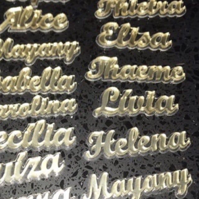 Kit 10 nomes em acrílico espelhado simples com base transparente