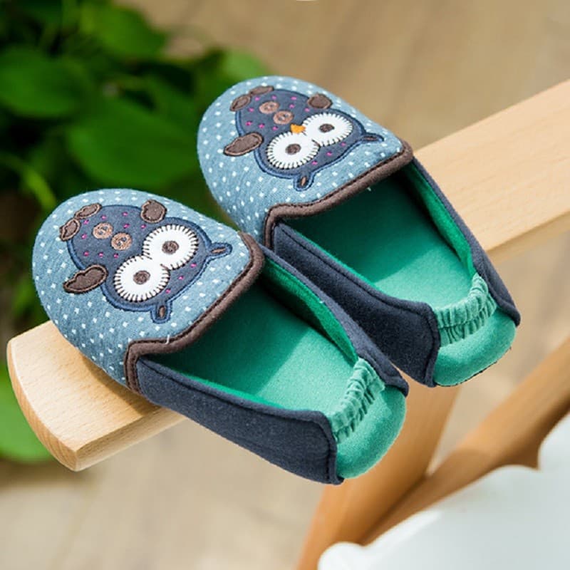 Chinelos infantis para bebês com sola macia para casa