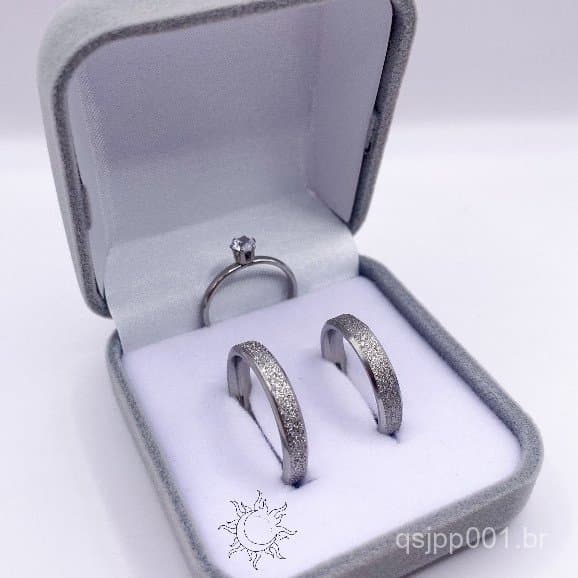 Par de Aliança Namoro Compromisso Diamantada Brilhante Chanfrada Prata fina 4mm + Anel Solitário e Caixinha Cinza