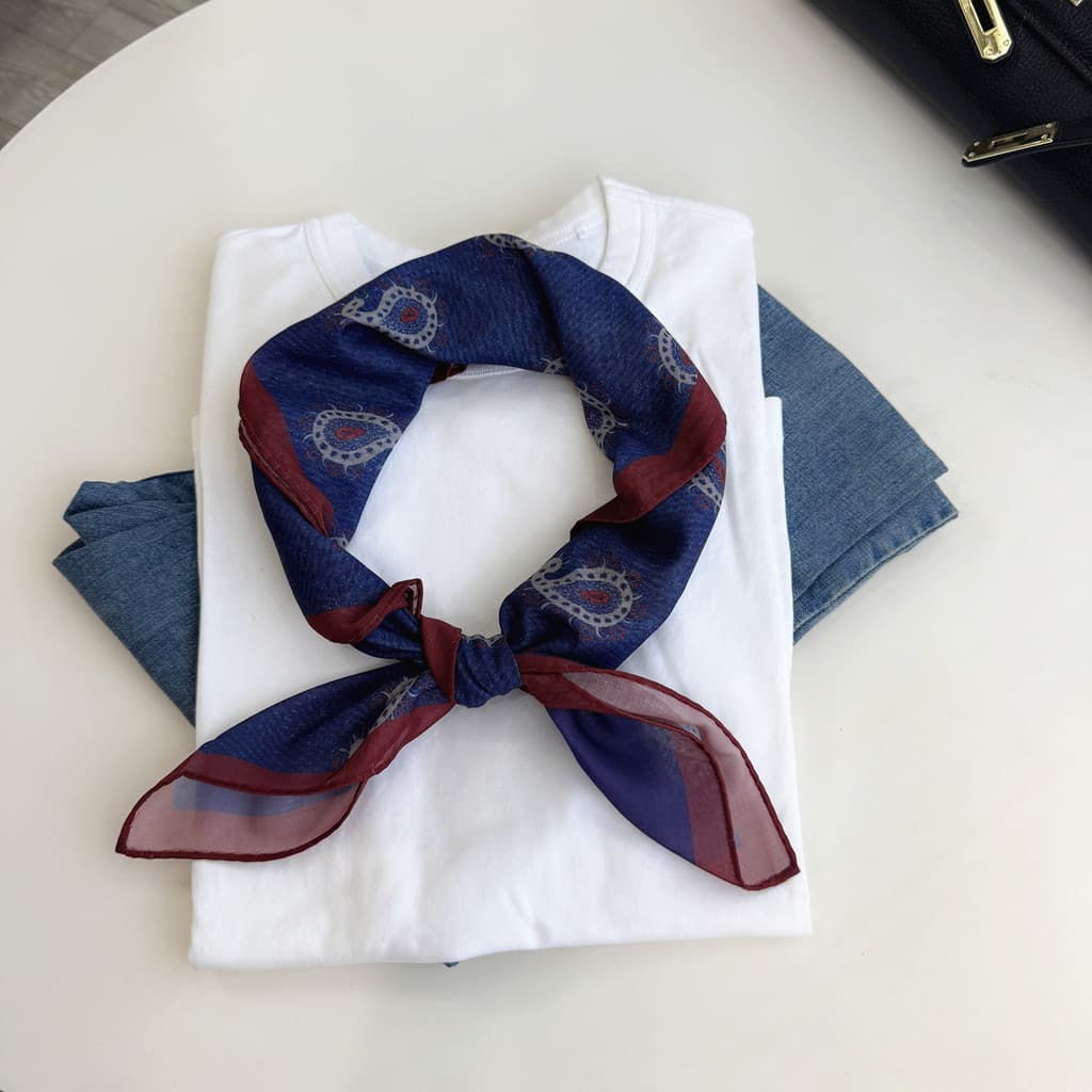 Lenço quadrado de outono feminino 2025 novo estilo azul marinho vinho borda vermelha cintura lenço de seda combinando ca