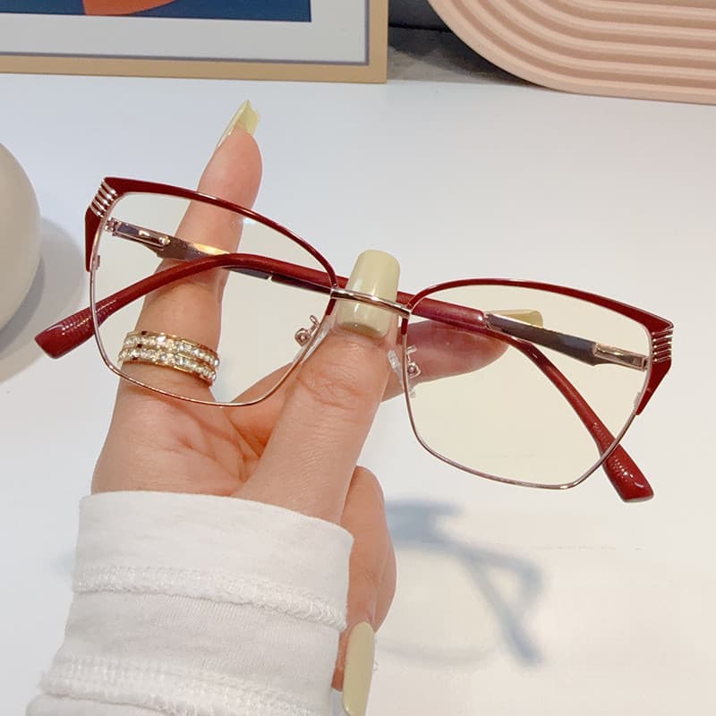 VisãoPerfeita
óculos diferente feminino
oculos de descanso femenino
Óculos TR90
óculos contra luz azul
Óculos Descanso
