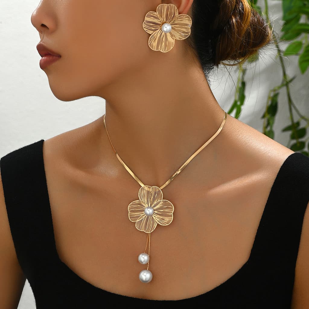 Colar Brincos Conjunto Elegante Cor De Ouro Flores Pingente Senhoras High-end Incrustado Pérola Clavícula De Jóias Decor