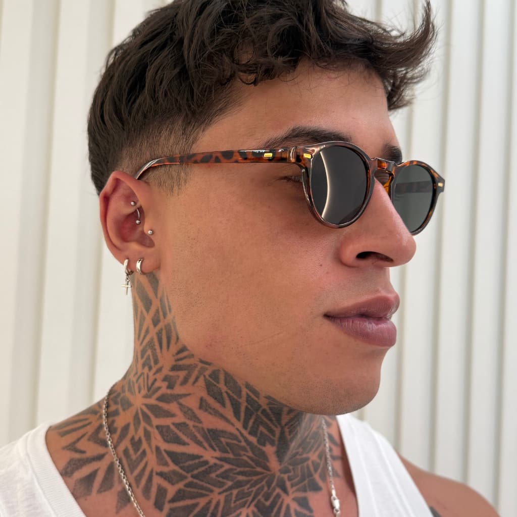 OFERTA Óculos de Sol Redondo - Armação Estilo Onça com Lente Preta