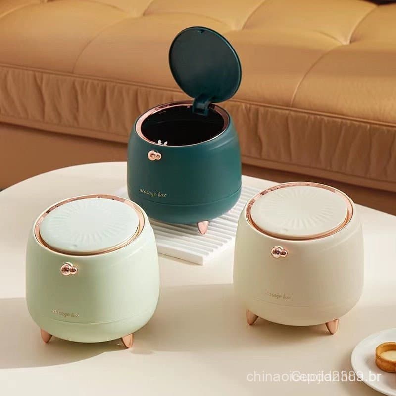 A Lixeira de Mesa Creamy Wind é uma mini lixeira de alta qualidade com tampa em um design estilo Instagram. Uau, que inc