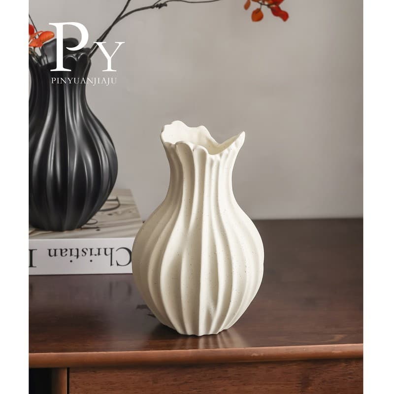 Vaso de cerâmica moderno em formato de leque para arranjos florais, luxo discreto com toque sofisticado, estilo wabi-sab