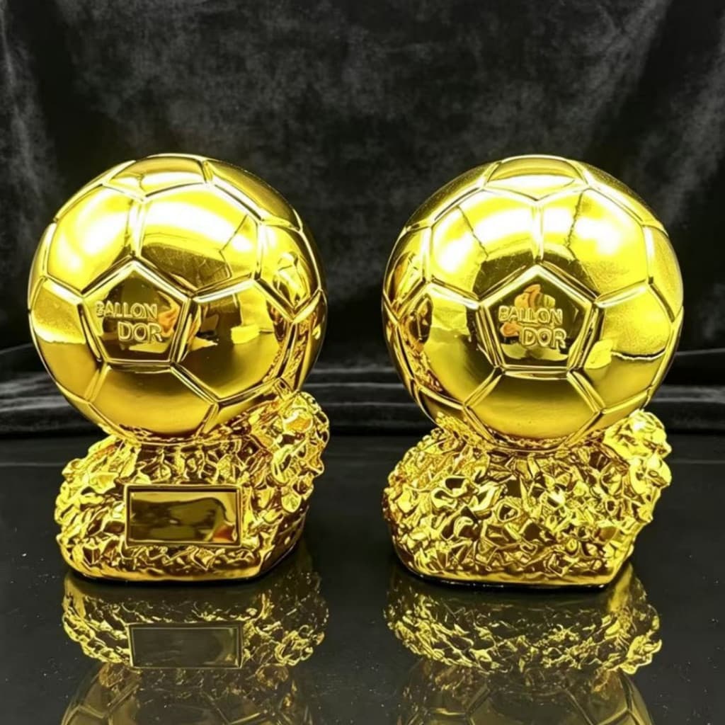 Troféu Bola Dourada Sr. Senhor Mundo. Lembrança de fã de futebol Troféu de resina de futebol