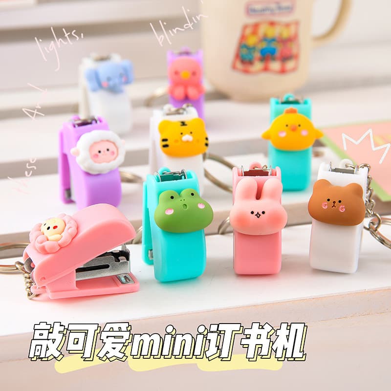 Bonito dos desenhos animados Mini grampeador estudante escritório tamanho pequeno grampeador portátil Macaron cor chavei