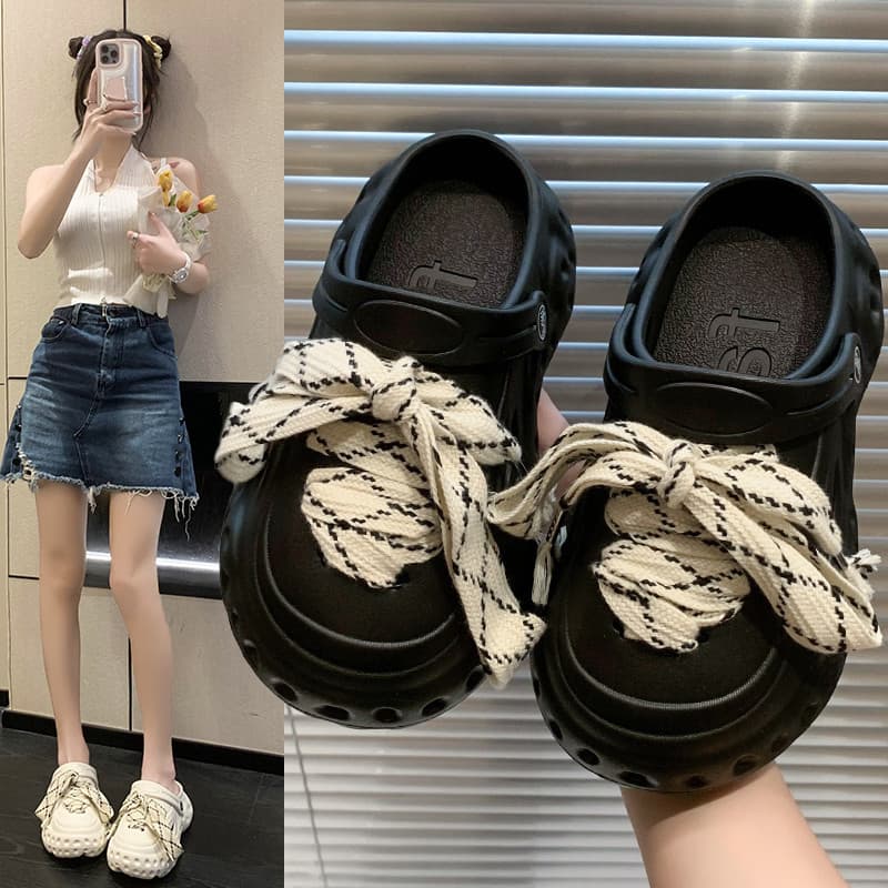 Buraco sapatos femininos 2023 verão novo estilo exterior usar influenciador de sola grossa All-Match nicho Design atado