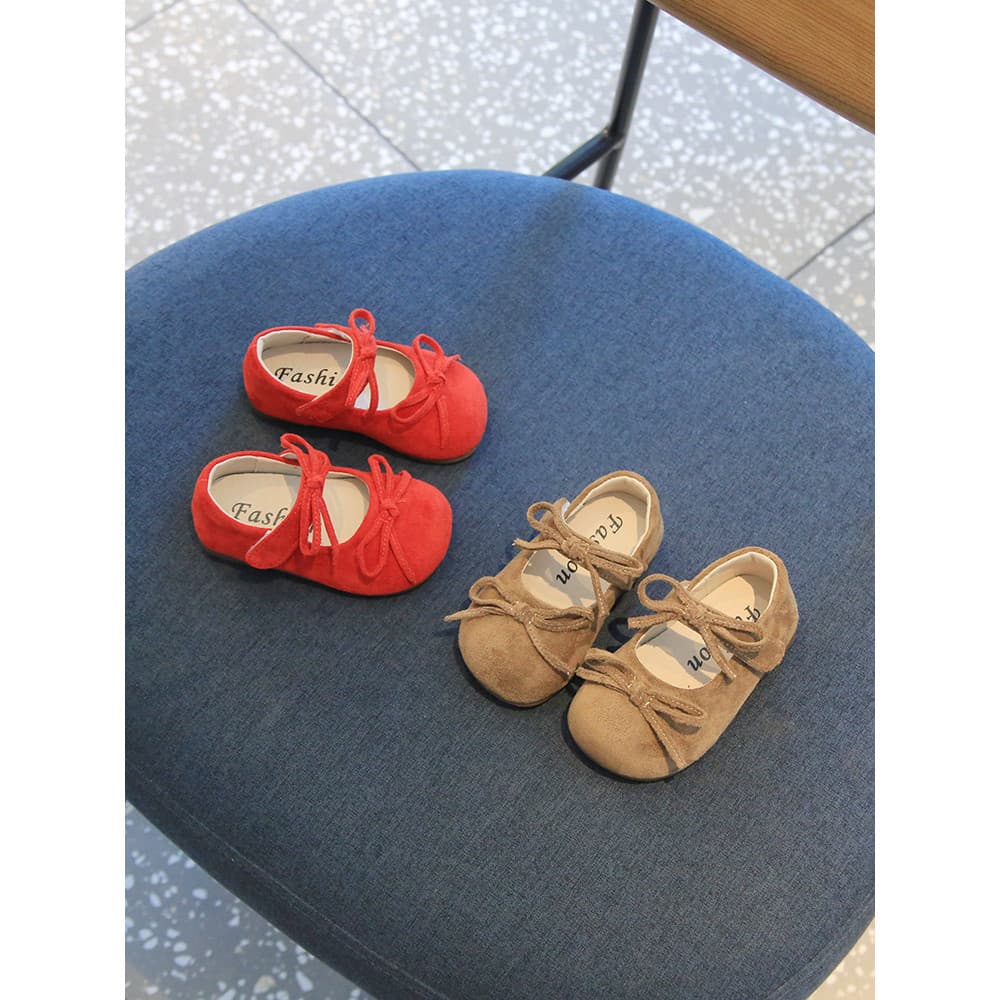 Primavera outono novo estilo meninas sapatos de princesa vermelho boca rasa sapatos bebê estilo ocidental pequenos sapat