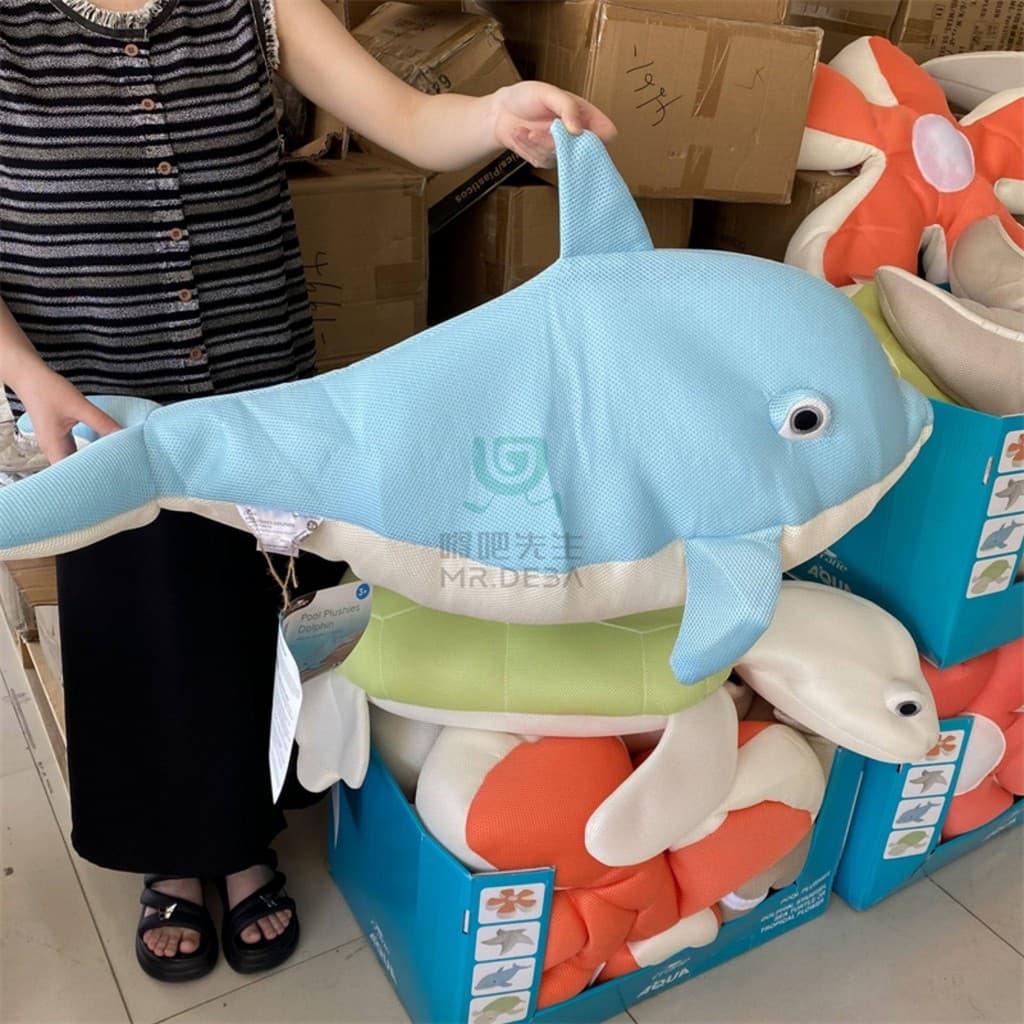 Limpeza!Boneca de desenho animado de água de brinquedo de pelúcia de piscina muito grande