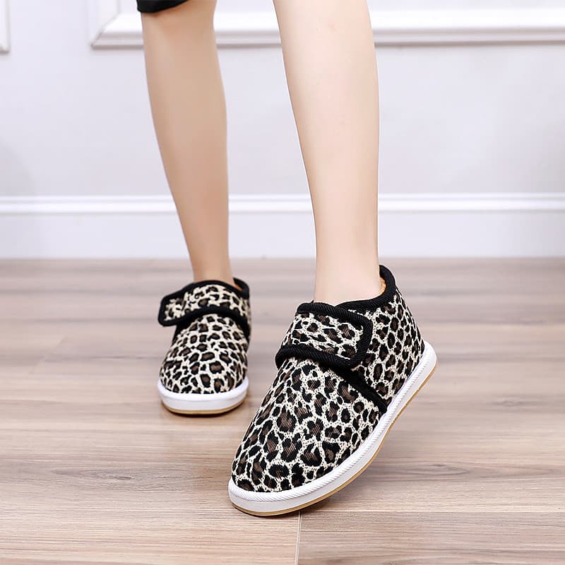 Leopardo impressão sapatos de pano feminino casa inverno confortável quente meia-idade mãe sapatos Anti-deslizamento car