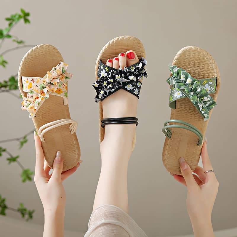 Sandálias florais femininas 2026 novo estilo verão exterior Wear All-Match doce plana francesa lindas sandálias pequenas