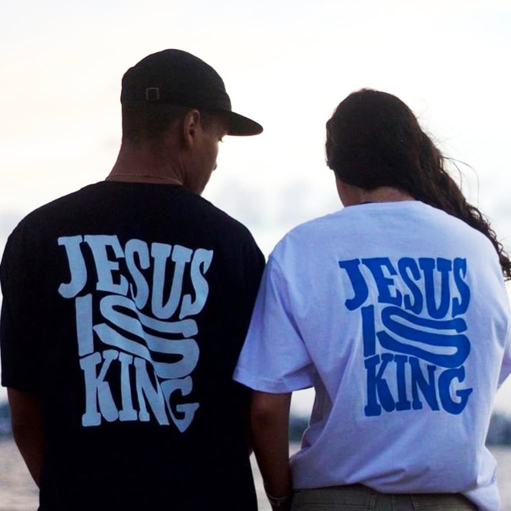 Kit 2 Camisetas Para Casal Jesus Is King Streetwear Feminino e Masculino Gospel Cristã Fé