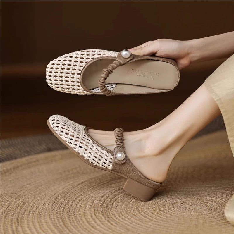 Baotou meia chinelos feminino exterior moda 2025 estilos couro macio genuíno oco tecido dedo do pé quadrado exterior usa