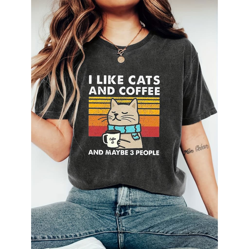 Camiseta Feminina Estampada com Gato e Frase Criativa