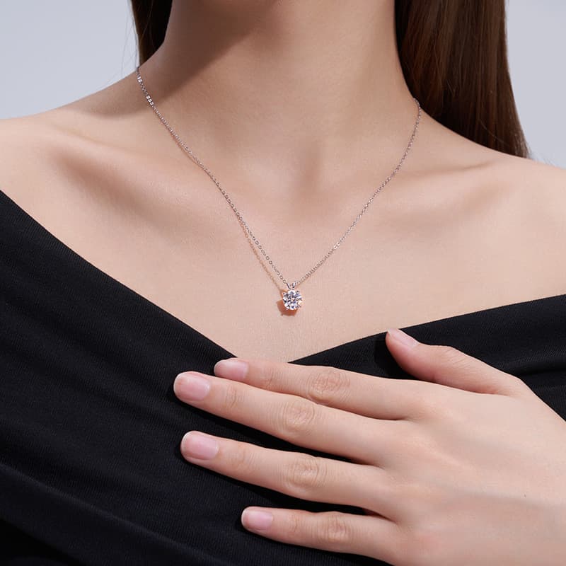 S925 prata esterlina Moissanite colar luz pingente de luxo feminino pronto estoque personalizável alto custo-benefício n