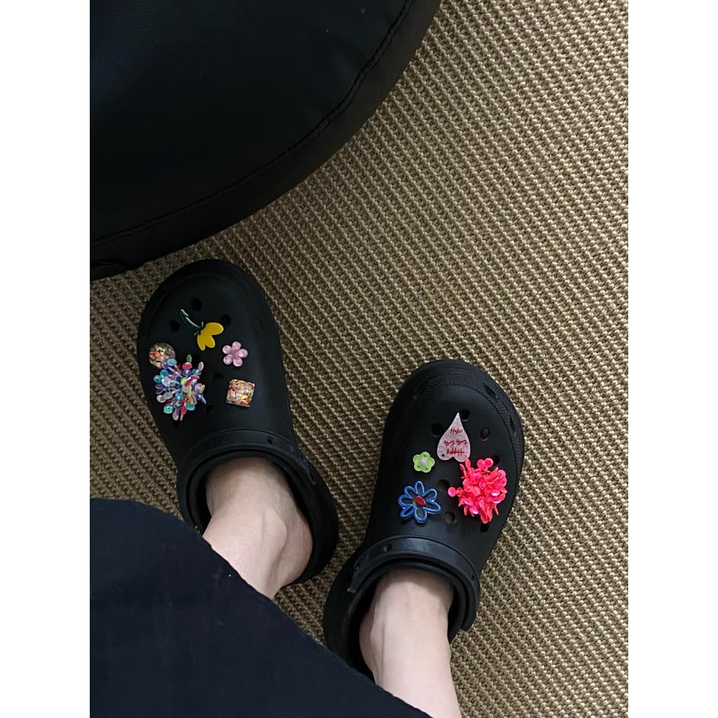 Sapatos de sola grossa com buraco, roupa externa feminina 2026, novo estilo, não cansado, antiderrapante, verão, preto,